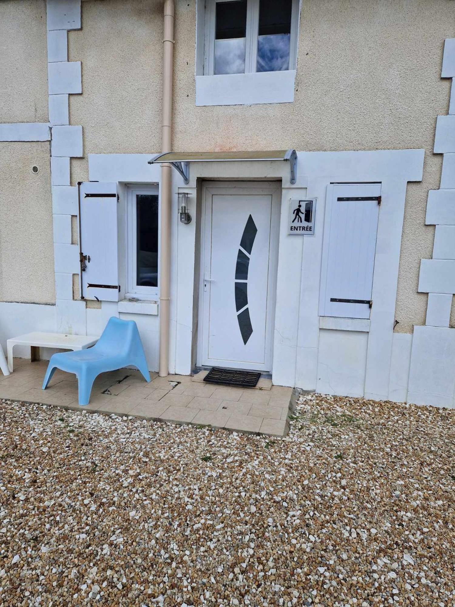 09 - Joli Studio Avec 2 Lits, Logement Tout Equipe Pour 1, 2 Ou 3 Personnes Maximum, Vue Sur Parc Arbore, Parking Privatif Gratuit, Grand Fourgon Possible, Tout Le Linge De Maison Est Fourni Razac-sur-lʼIsle Εξωτερικό φωτογραφία