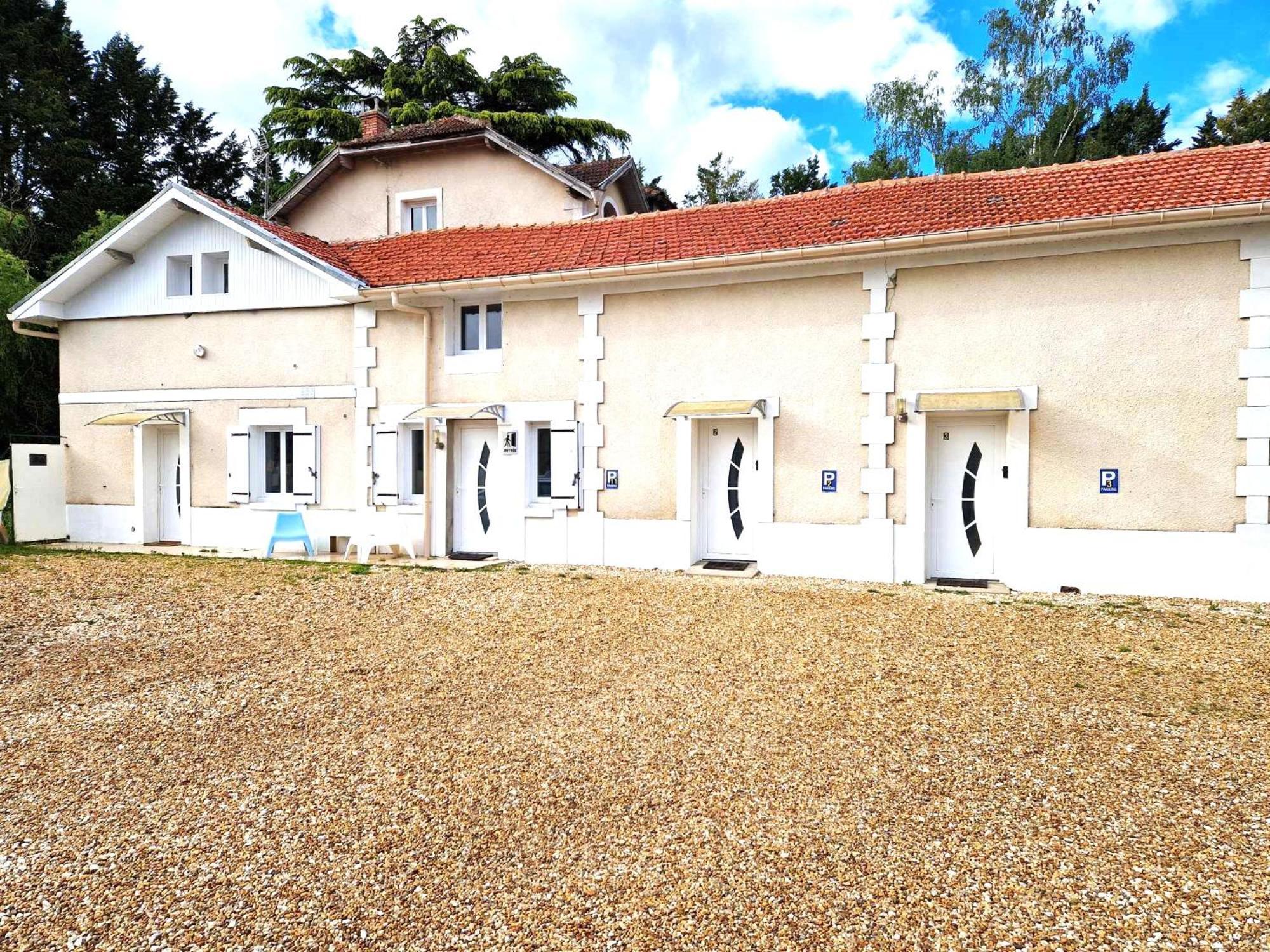 09 - Joli Studio Avec 2 Lits, Logement Tout Equipe Pour 1, 2 Ou 3 Personnes Maximum, Vue Sur Parc Arbore, Parking Privatif Gratuit, Grand Fourgon Possible, Tout Le Linge De Maison Est Fourni Razac-sur-lʼIsle Εξωτερικό φωτογραφία